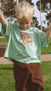 RUNAROUND CLUB OVERSIZED TEE IN PISTACHIO