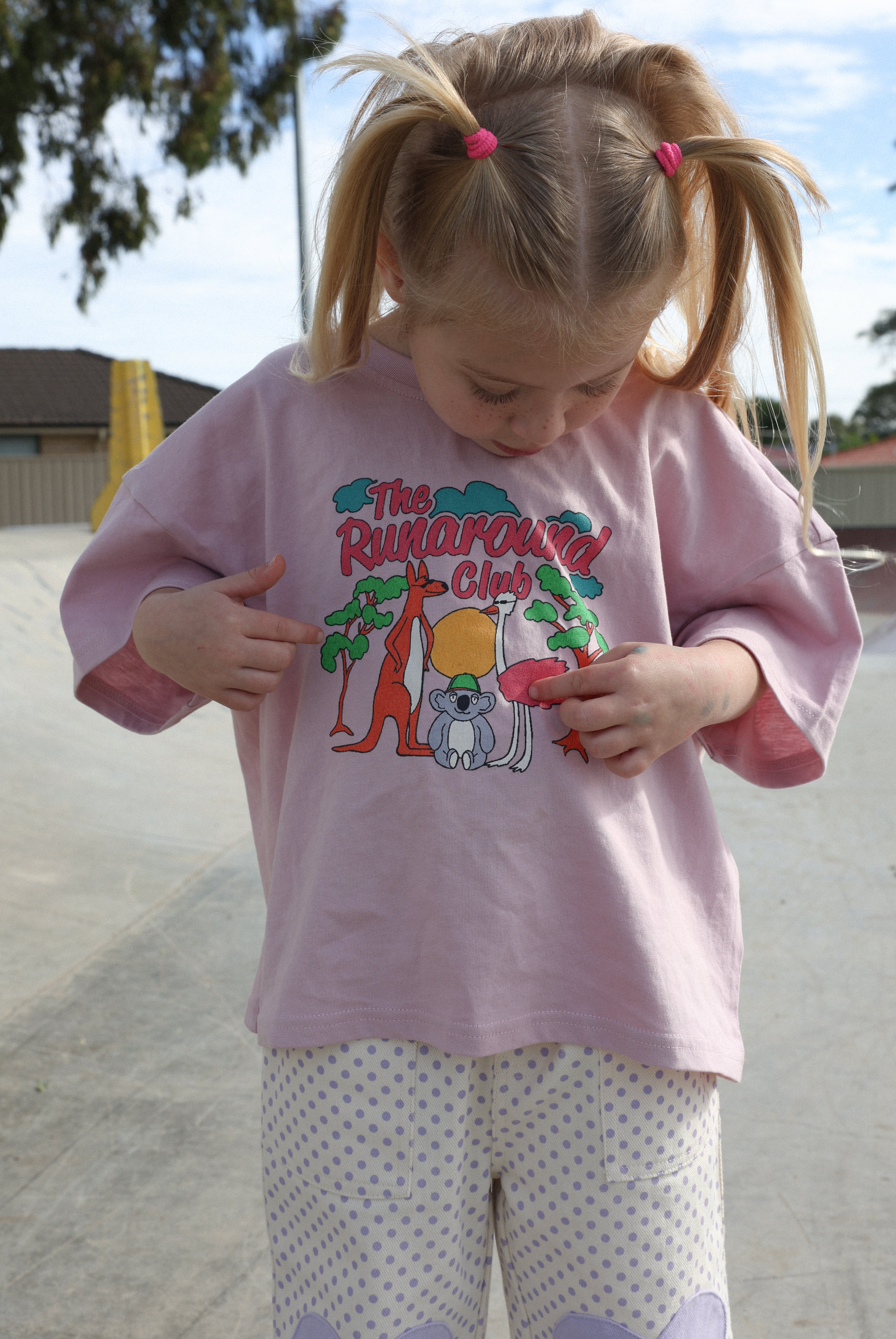 RUNAROUND CLUB OVERSIZED TEE IN DUSTY PINK