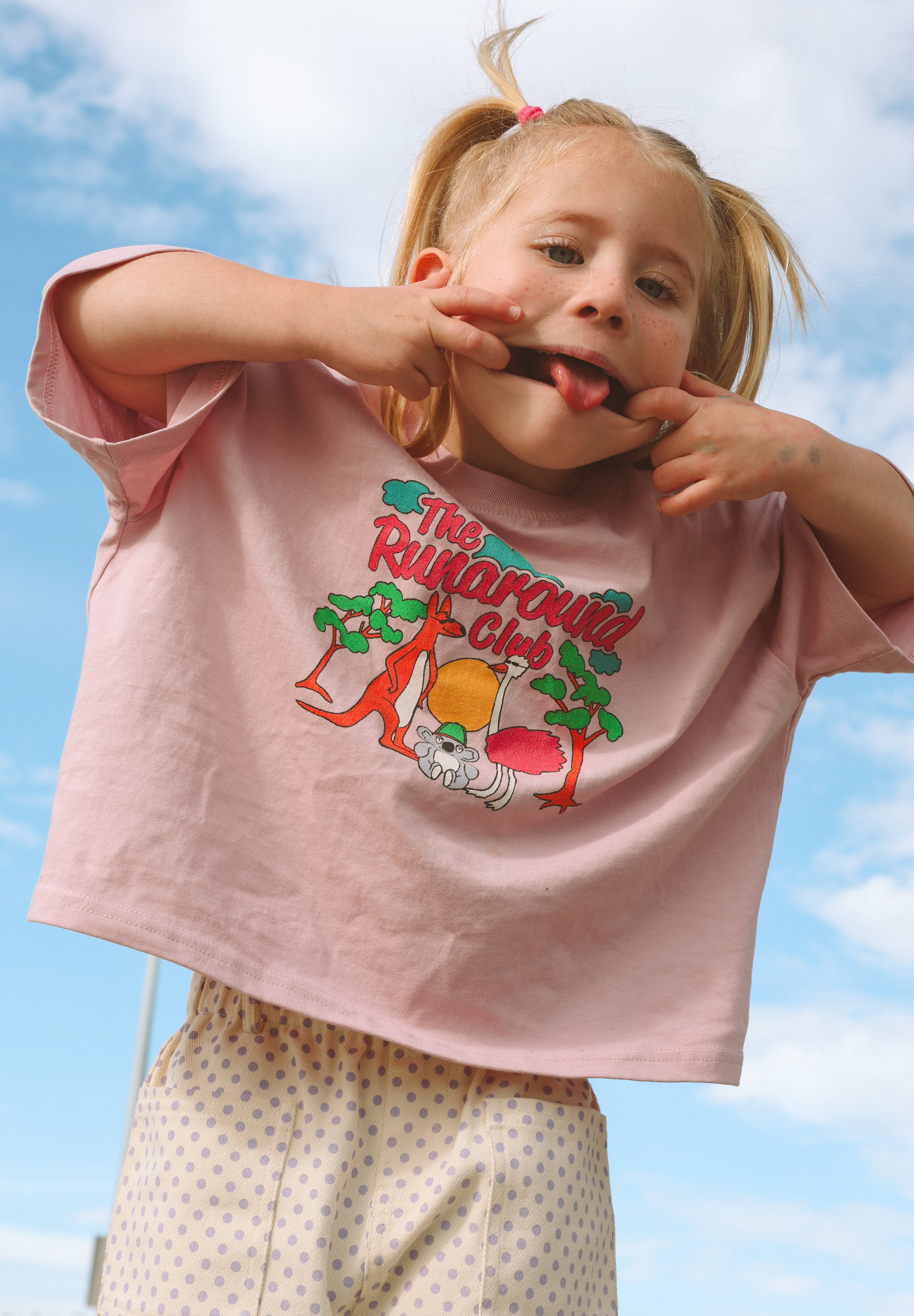 RUNAROUND CLUB OVERSIZED TEE IN DUSTY PINK