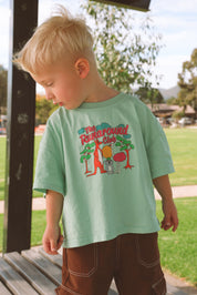 RUNAROUND CLUB OVERSIZED TEE IN PISTACHIO
