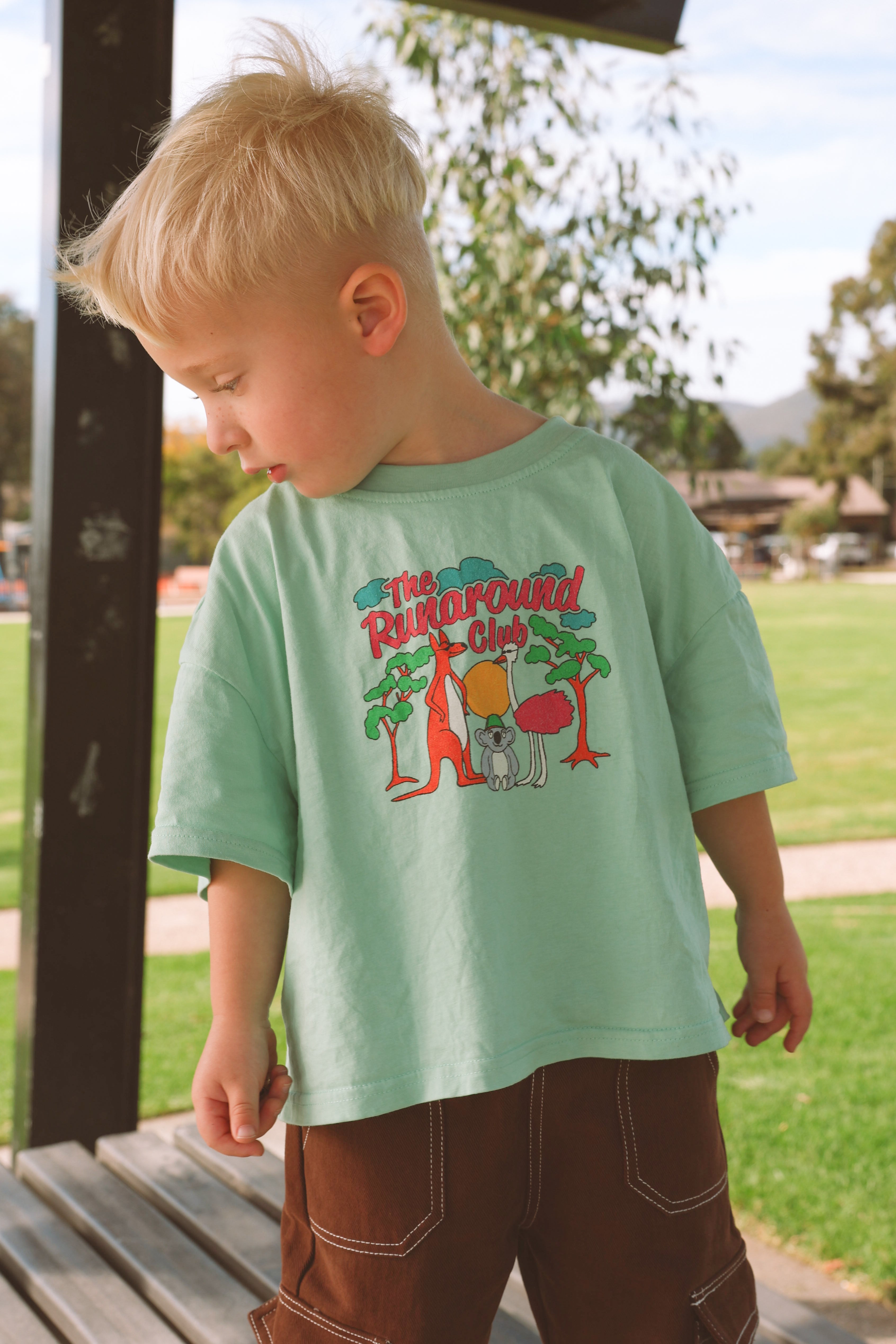 RUNAROUND CLUB OVERSIZED TEE IN PISTACHIO
